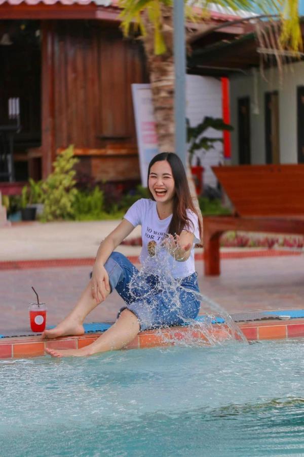 Srihome ยายศรีโฮมแอนแคมป์ปิ้ง Ban Don Tum Exteriör bild