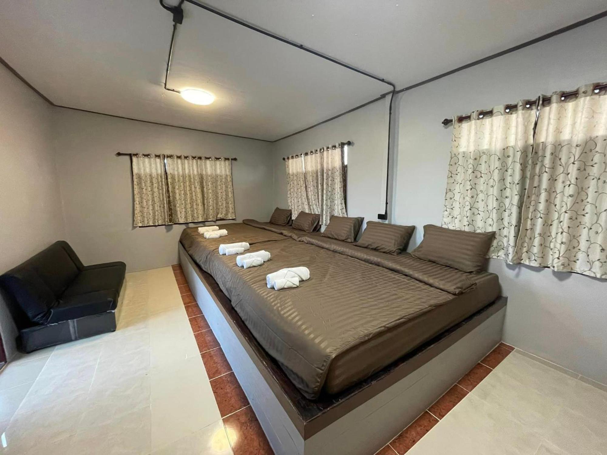 Srihome ยายศรีโฮมแอนแคมป์ปิ้ง Ban Don Tum Exteriör bild